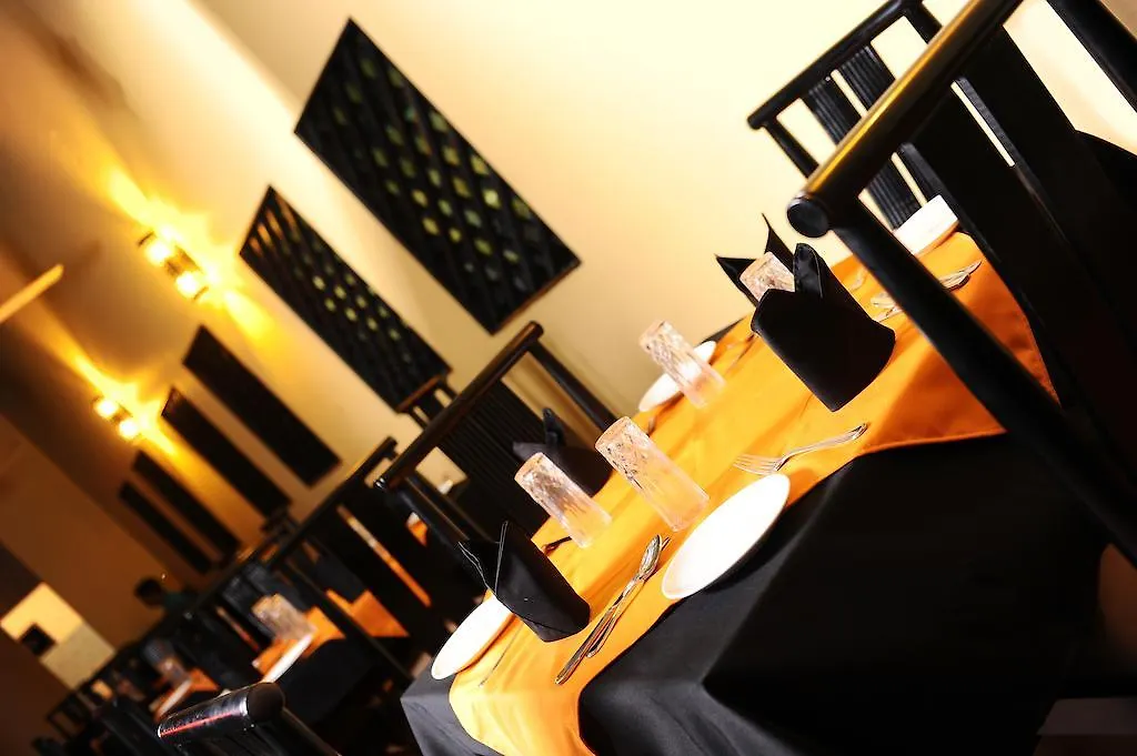 Sanoreech Hotel Negombo 2*,